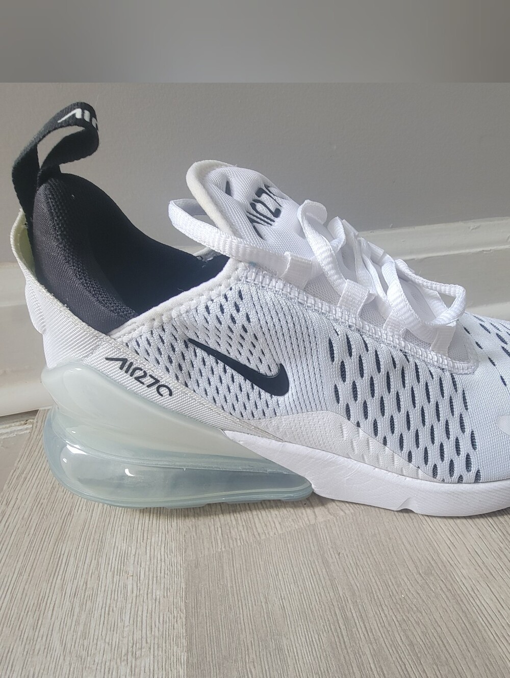 Brand New Women's Nike Air Max 270 Classic White And Black. (NWOT)